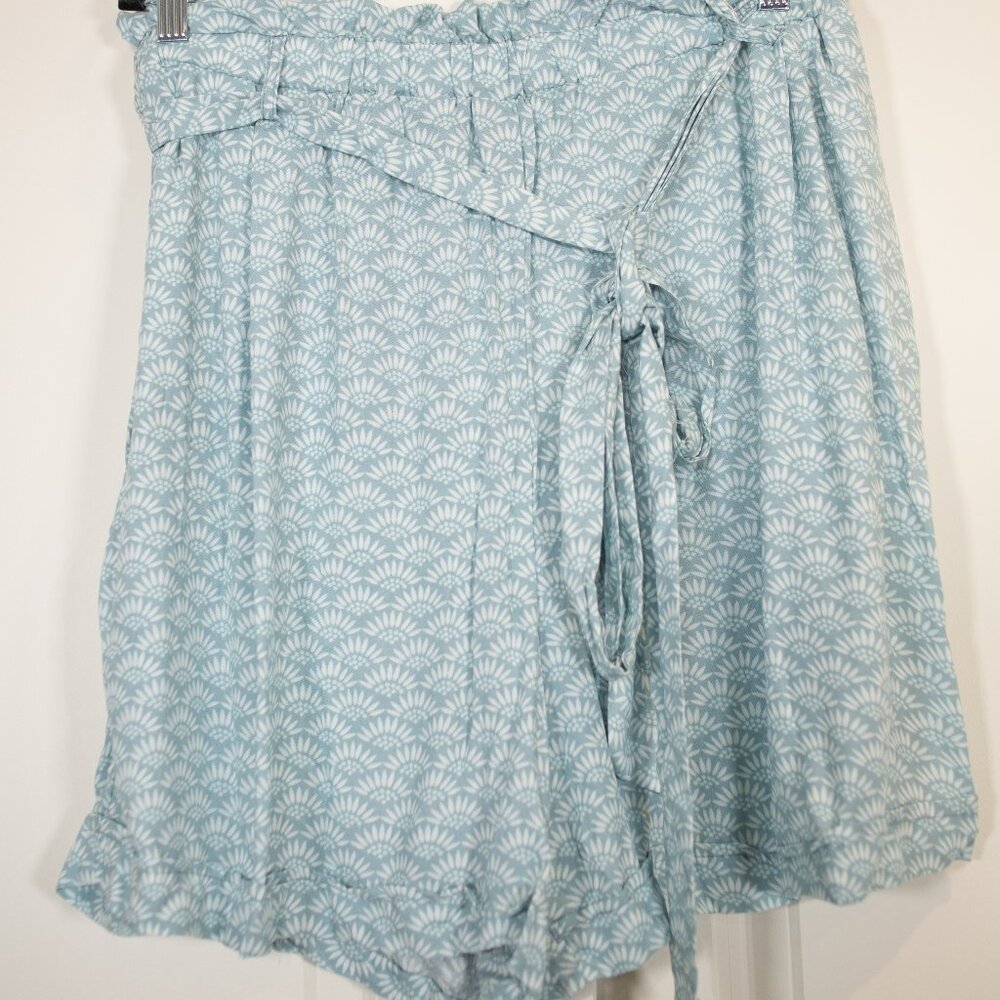 Classic Concepts blue fan challis shorts